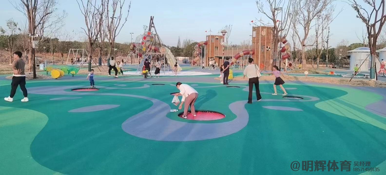 新疆公园跑道是用什么材料做成的